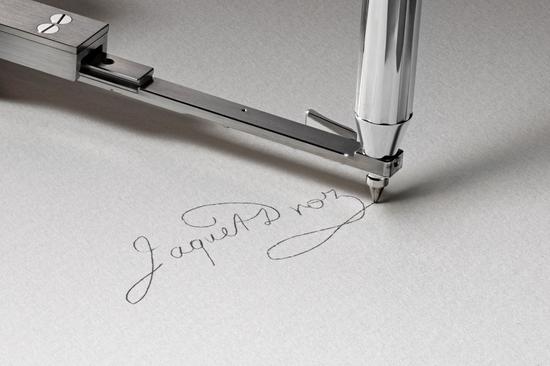 Bút "đại gia": Có khóa bảo mật, tự động viết chữ, giá 8,3 tỷ đồng - 1