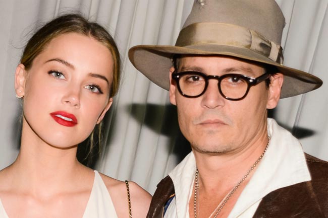 Amber Heard có gương mặt trái xoan chuẩn mực, đôi mặt hình quả hạnh, sống mũi cao với độ cong nhẹ không thể mềm mại hơn, bờ mô hờ hững.