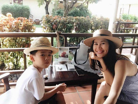 Góc khuất đẫm nước mắt của những bà mẹ đơn thân trong showbiz Việt - 5