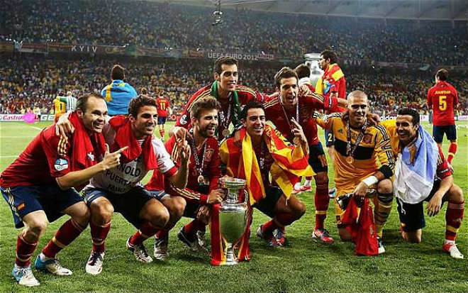 Real mơ 3 năm ẵm cúp C1: Có hơn Barca ăn 6 và Tây Ban Nha huyền thoại? - 3