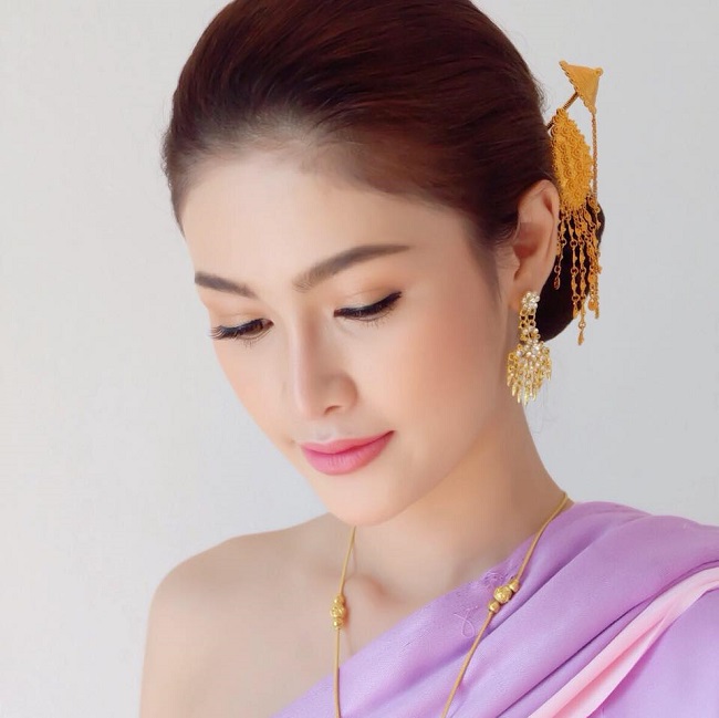 5. Barbie Piyamarth là một trong những mỹ nhân sở hữu nhan sắc ngọt ngào nhất làng giải trí Lào. Cô vừa đóng phim vừa làm người mẫu.