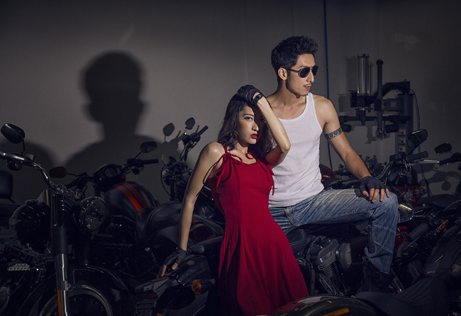 Sự xuất hiện của bạn diễn khác giới càng tăng thêm độ nóng.