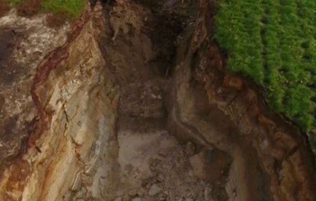 New Zealand: Đất nứt hố tử thần cực lớn, chứa thứ 6 vạn năm trước - 2