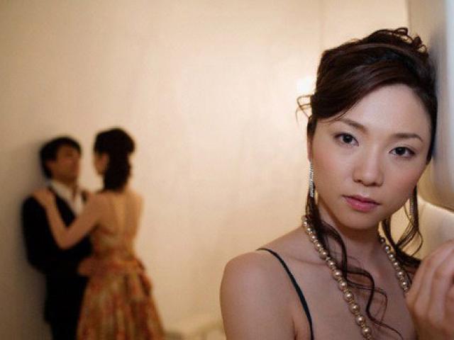 Bạn trẻ - Cuộc sống - Chồng trơ trẽn thừa nhận ngoại tình, yêu cầu có cả bồ lẫn vợ