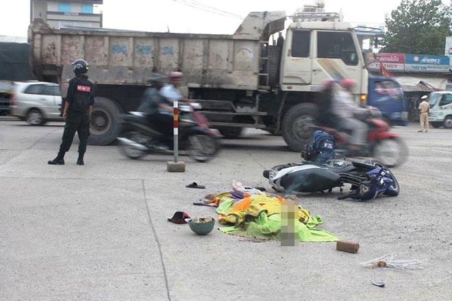 Hàng chục người truy đuổi “hung thần” trên phố sau tai nạn chết người - 1