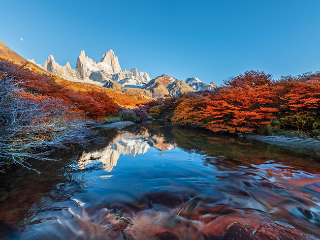 Núi Fitz Roy, Patagonia: Mặc dù nhiều người biết đến ngọn núi này với tên Fitz Roy, nhưng tên đầu tiên của nó là Chaltén, có nghĩa là "ngọn núi khói phủ", trong tiếng Tây Ban Nha là Tehuelche Tribe.