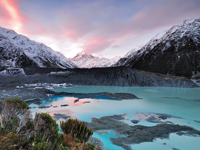 Núi Cook (Aoraki), Canterbury, New Zealand: Là ngọn núi cao nhất ở New Zealand, cao tới 3.600 m. Đỉnh núi là một trong 28 chiếc "xương sống" của dãy Alps ở miền nam nước này với 40% trong số đó được bao phủ bởi các sông băng.