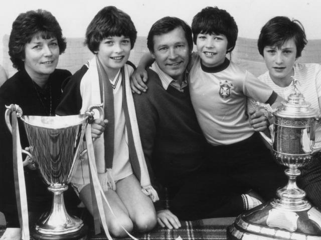 Bóng đá - Sir Alex - huyền thoại MU lâm nguy: Gia đình chủ quan, cần nhiều tháng điều trị