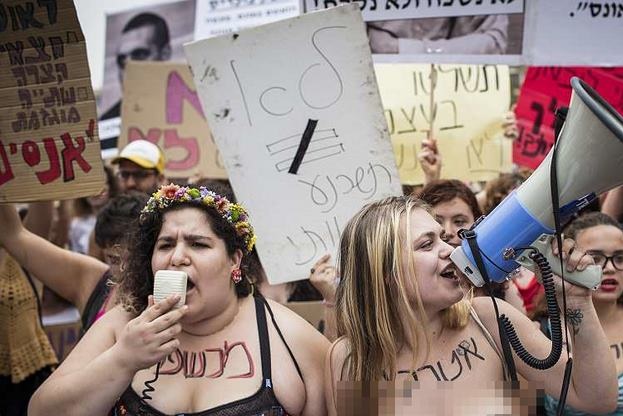 Ngàn phụ nữ Do Thái “cởi trần” biểu tình, đòi quyền tự do - 1