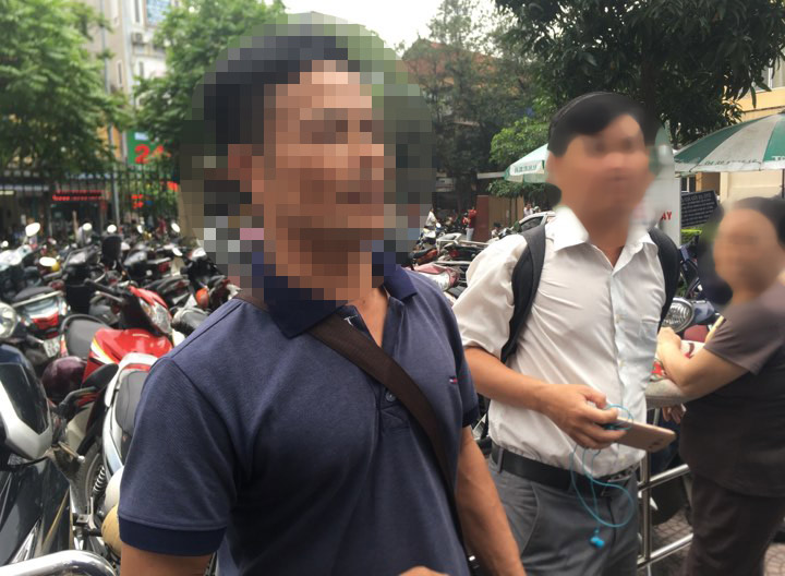 Nóng trong tuần: Nghe lén ghi âm xong, chồng kéo vợ ra đường lột quần - 1
