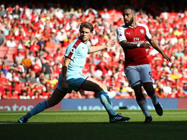 Bóng đá - Chi tiết Arsenal - Burnley: Welbeck vô duyên không có bàn thứ 6 (KT)