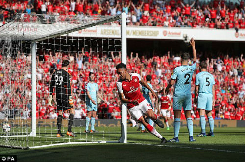 Chi tiết Arsenal - Burnley: Welbeck vô duyên không có bàn thứ 6 (KT) - 4