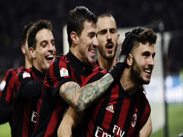 Bóng đá - AC Milan - Verona: Tưng bừng 5 bàn, thắng lợi giòn tan