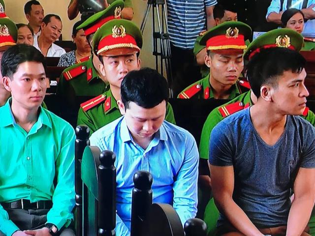 Hoãn phiên tòa xử bác sỹ Hoàng Công Lương vì lý do không ngờ