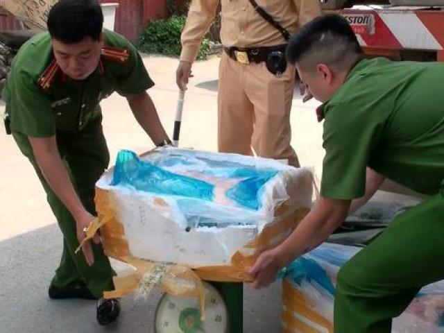 Thị trường - Tiêu dùng - Cận cảnh tiêu hủy hơn 11 tấn nầm lợn bẩn chuẩn bị lên bàn ăn