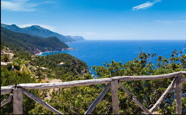 Đảo Mallorca: Với hàng chục bãi biển rất thân thiện và phù hợp với trẻ em và các khu nghỉ dưỡng yên tĩnh, dịu dàng Mallorca là một điểm đến cực kỳ thích hợp cho một kỳ nghỉ gia đình.