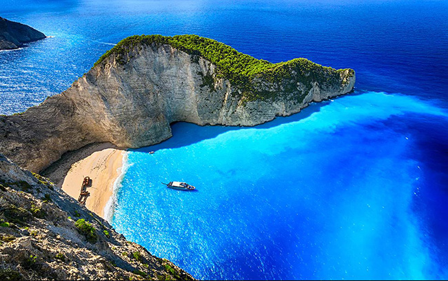 Đảo Zakynthos: Hòn đảo xinh đẹp và còn hoang sơ với rừng thông lớn và vô số rùa biển này đang trở thành một trong những điểm đến thú vị nhất tại Địa Trung Hải.