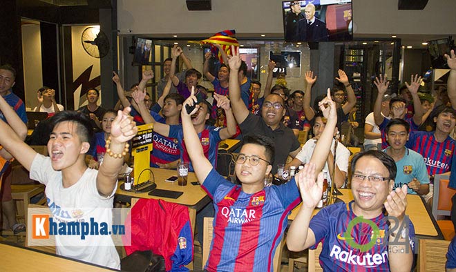 Trẩy hội “Siêu kinh điển”, fan Barca Việt chê Real làm điều xấu hổ - 10