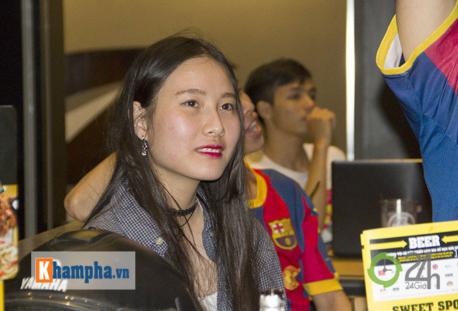 Trẩy hội “Siêu kinh điển”, fan Barca Việt chê Real làm điều xấu hổ - 11