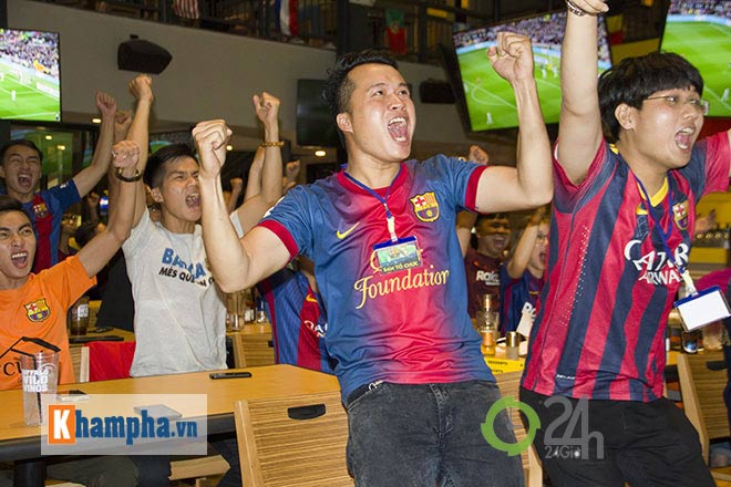 Trẩy hội “Siêu kinh điển”, fan Barca Việt chê Real làm điều xấu hổ - 4