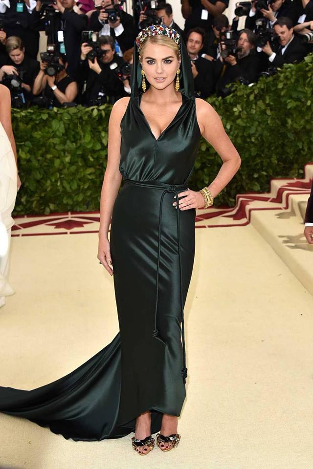 Đại tiệc thời trang đẹp choáng ngợp khi hóa thánh đường - 6