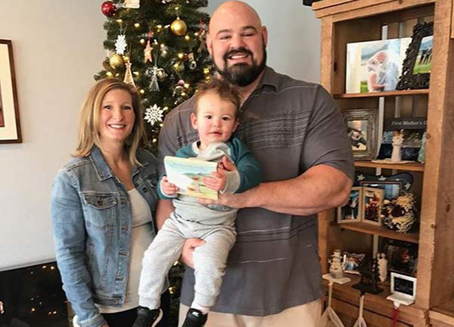 Lực sỹ khỏe vô địch 2m03, 199kg lấy vợ 1m62: “Kích thước” chỉ là chuyện nhỏ - 3