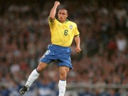 Bóng đá - Siêu &quot;dị nhân&quot; World Cup: Ông bố 9 con Roberto Carlos &amp; vòng đùi ngoài hành tinh