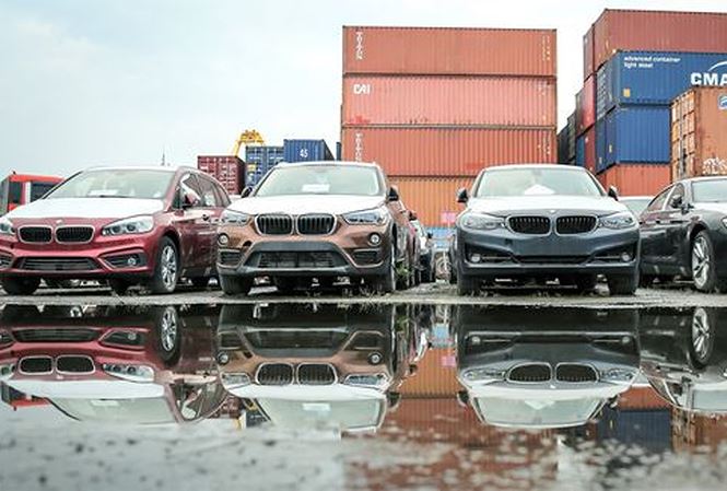 118 container chứa xe BMW vô thừa nhận ở cảng hơn 1 năm - 1