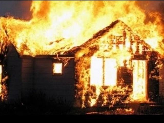 Pháp luật - Kẻ trộm "bá đạo", châm lửa đốt nhà gia chủ vì... không có gì giá trị