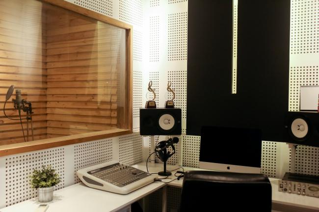 Nhà 7 tỷ tự trang trí như không gian sống tách rời thành phố của Đại Nhân - 9