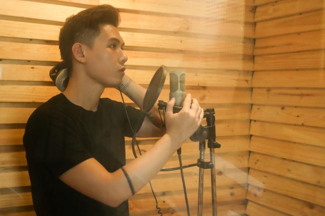 Nhà 7 tỷ tự trang trí như không gian sống tách rời thành phố của Đại Nhân - 10