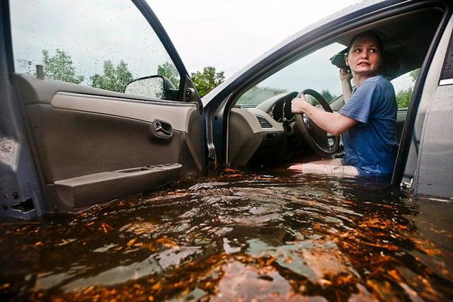 Kinh nghiệm lái xe qua vùng ngập nước, hạn chế tối đa rủi ro - 4