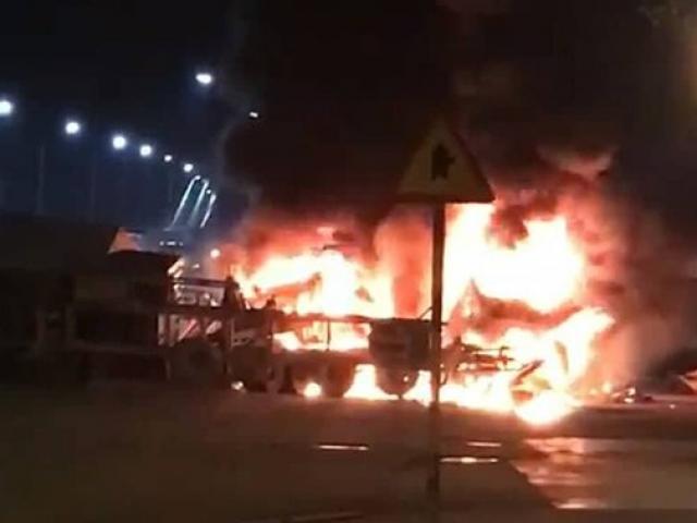 Tin tức trong ngày - Truy ‘‘lý lịch’’ hai xe container đâm nhau, bốc cháy ngùn ngụt