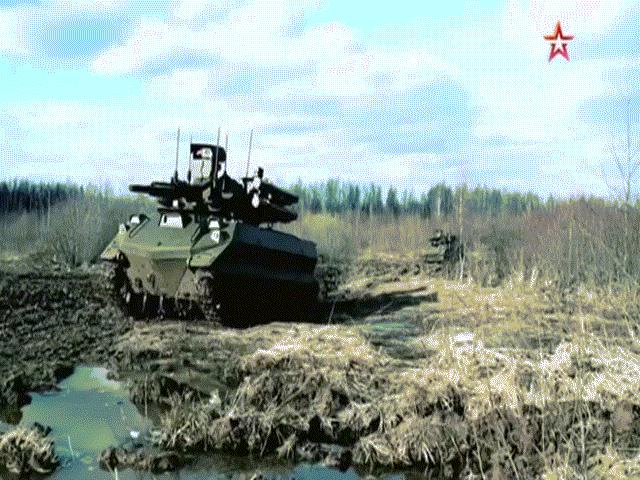 Thế giới - Xem “cỗ máy chiến tranh” Nga vượt bùn lầy, khai hỏa dữ dội