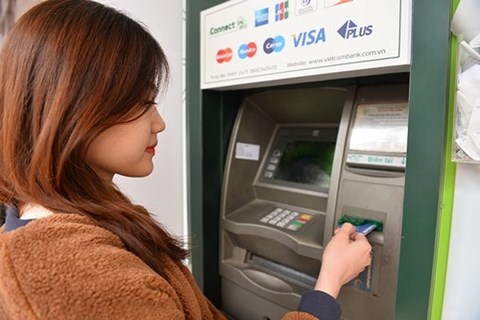 Sau Agribank, Vietinbank, Vietcombank đồng loạt tăng phí rút tiền ATM - 1