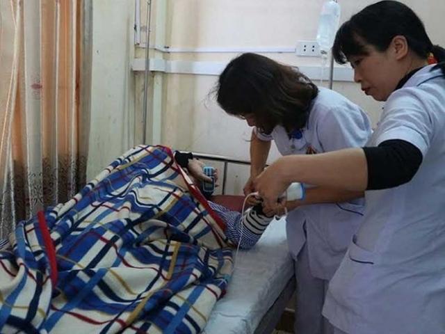 Tin tức trong ngày - Gắn nút khẩn cấp chống bạo hành trên người bác sĩ