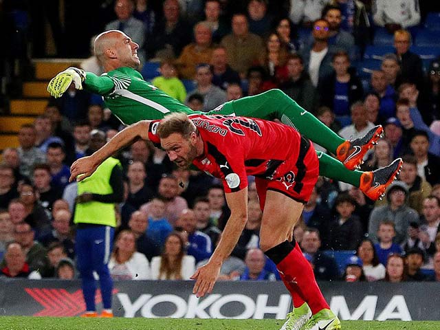 Chelsea - Huddersfield: Cú ”đà dao” & 6 phút bù giờ thót tim.