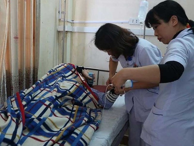 Gắn nút khẩn cấp chống bạo hành trên người bác sĩ - 1