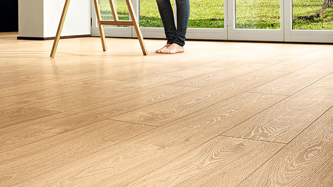 Sàn nhựa hèm khóa hay sàn gỗ cao cấp phù hợp với thời tiết Việt Nam? - 1