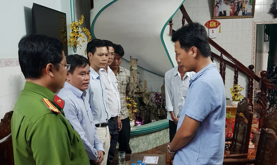 Video: Cán bộ đô thị quận Bình Tân bị chém khi dẹp vỉa hè - 1