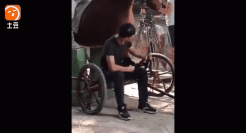 Thực tế phì cười của những màn cưỡi ngựa hoành tráng - 1