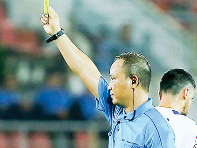 Bóng đá - Ai chịu trách nhiệm khi trọng tài sai?