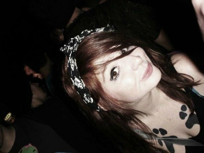 Xăm chân chó cưng lên ngực, người phụ nữ gặp muôn vạn rắc rối - 3