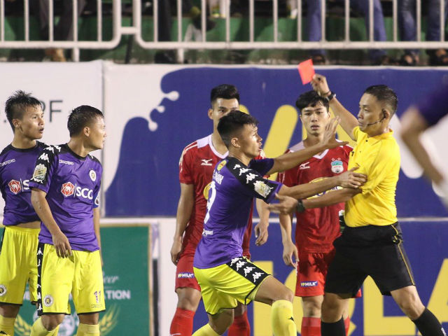 Thành Lương phạm lỗi Văn Thanh U23, phản ứng trọng tài: Thẻ đỏ đắng ngắt