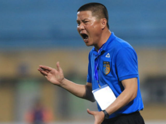 Lao vào trọng tài, thầy của Quang Hải U23 bị ”đuổi thẳng cổ” trận HAGL - Hà Nội