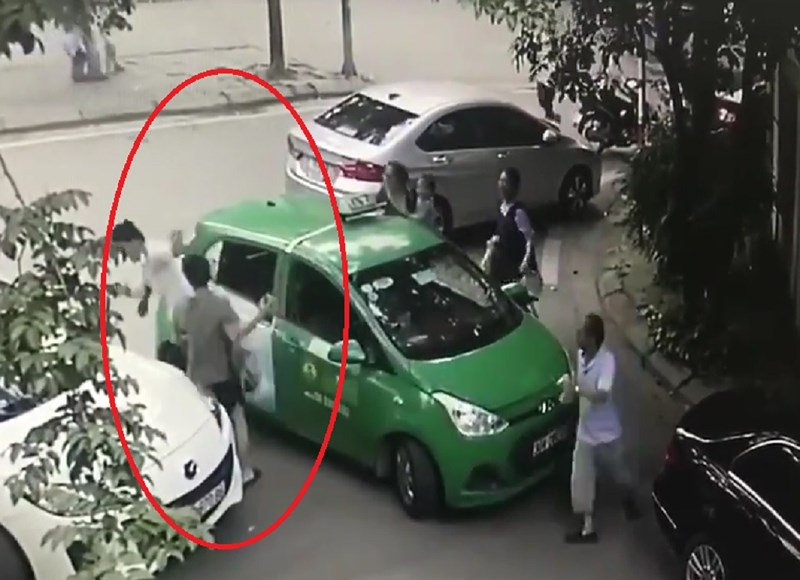 Tài xế Mercedes choảng tài xế taxi Mai Linh vỡ đầu khai gì tại cơ quan công an? - 1