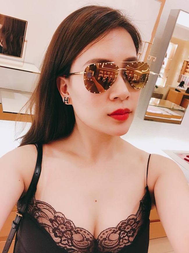 Để toàn tâm toàn ý chăm sóc và làm hậu phương cho chồng, Ngọc Hương quyết định nghỉ làm tiếp viên hàng không - công việc gắn bó với cô suốt 8 năm nay.