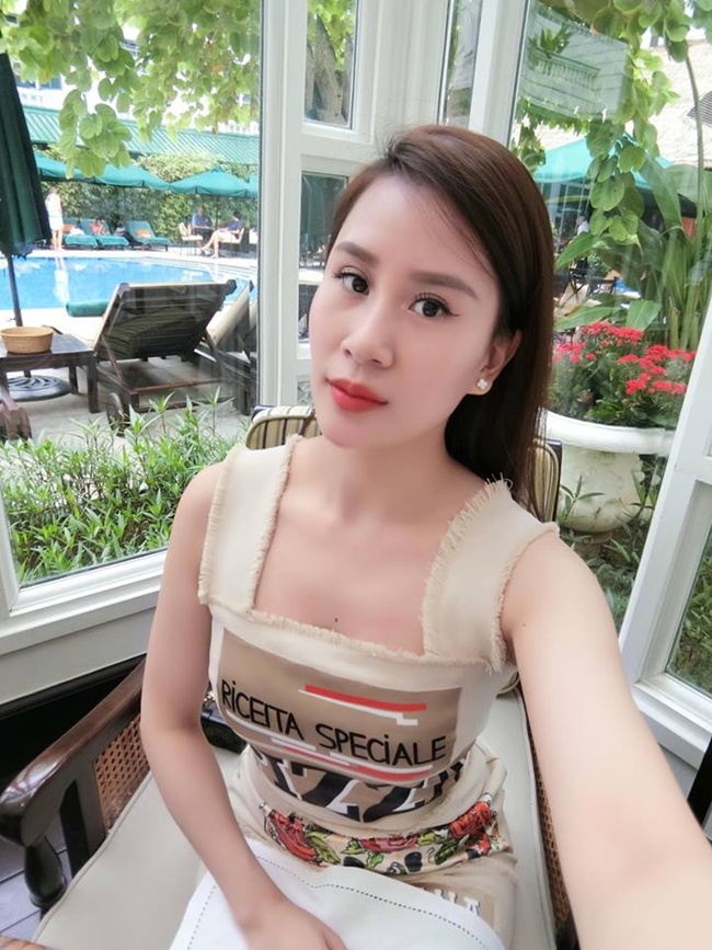 Bên cạnh đó, cô còn có gu thời trang ấn tượng nhờ kinh nghiệm kinh doanh lĩnh vực này trong suốt nhiều năm qua.