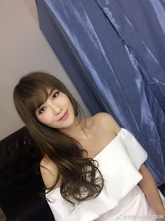 Người đẹp cho biết, cô bằng lòng với cuộc sống hiện tại.