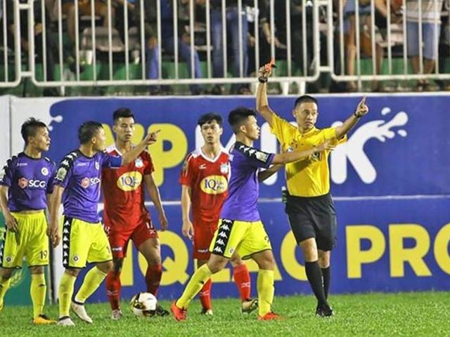 Hai trọng tài từ chối bắt trận lượt về HAGL với Hà Nội